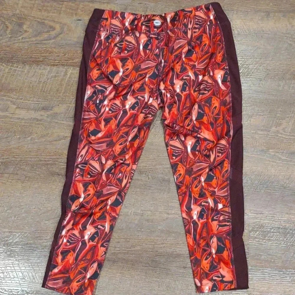 Avia women's medium red maroon calf length leggings - Picture 4 of 5